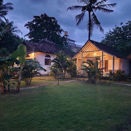 Kayu Cottage Джили Трауанган Екстериор снимка